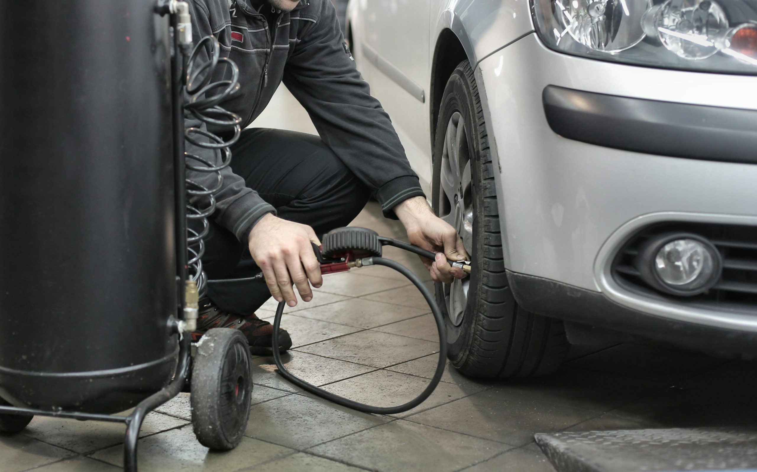 officine-lacvir-officina-meccanica-lavaggioauto-autolavaggio-cardetailing-lavaggio-auto-gommista-cambiogomme-foraturagomme-riparazionegomme-riparazione-foratura-gomme-gommista-lavaggiomanuale-preganziol-gommestagionali-4stagioni-allseason-invernali-gommeinvernali-gommeestive-venditagomme-vendita-car-cars-wash-carwash-automobili-tagliando-riparazione-automotive-meccanico-treviso-dweb